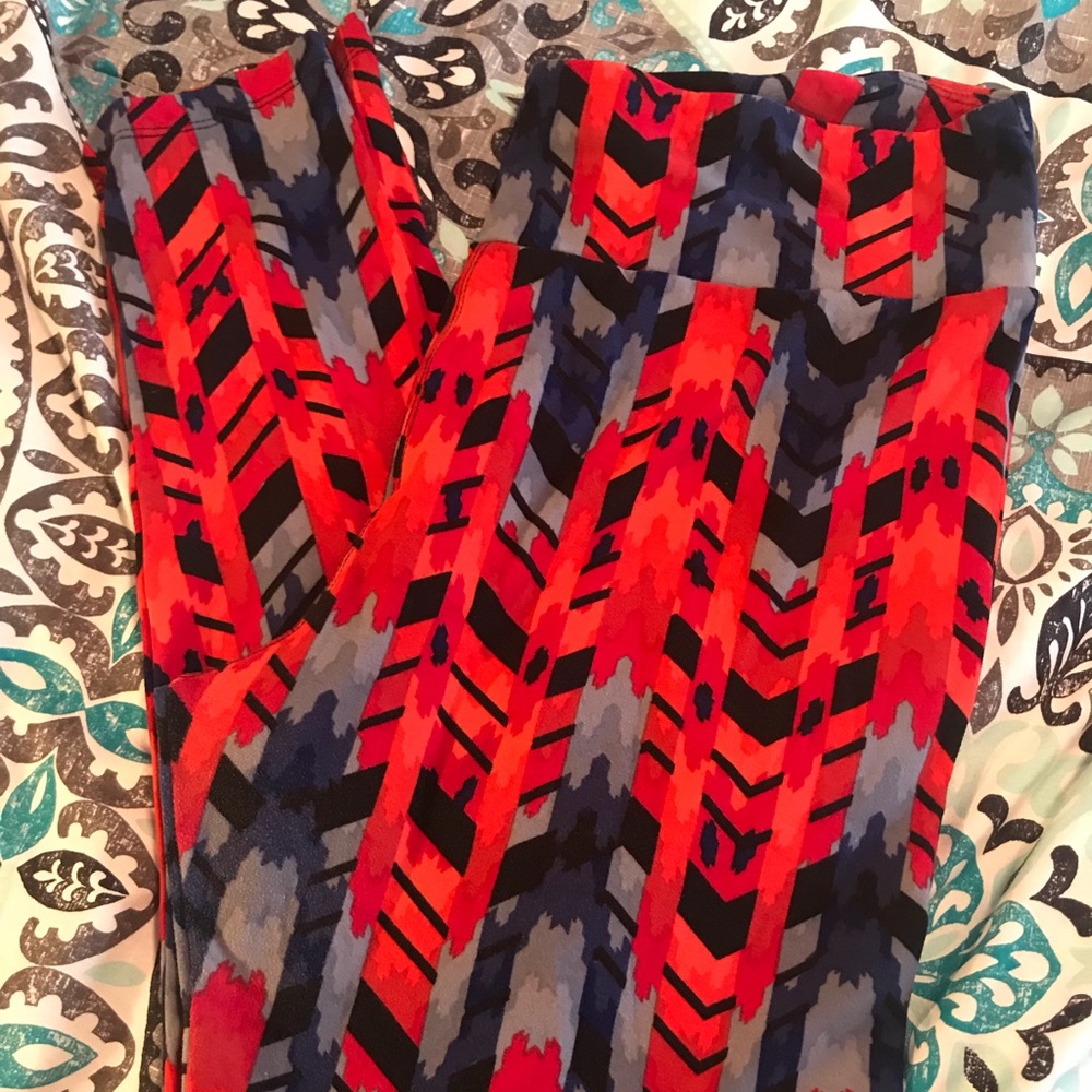 T&C size bold bright fun LuLaRoe Leggings